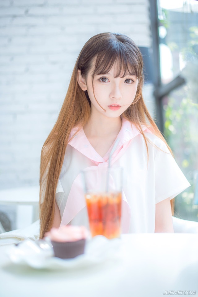 “那士元有什么交代吗？”魏延看向一脸无奈的邓贤道。